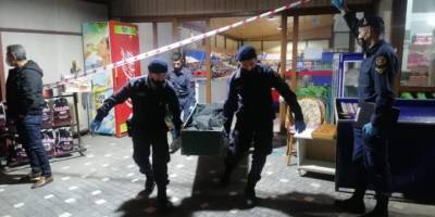 Annesini öldürdükten sonra kaçmak isteyen şizofren genç babası tarafından yakalandı