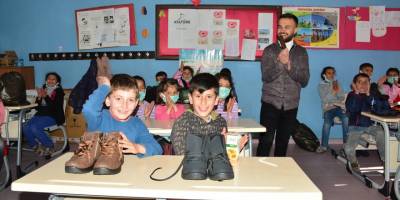 Sosyal medyadan başlatılan proje ile 81 ilden çiftler, 14 Şubat'ta hediyelerini köy okulundaki çocuklara gönderdi