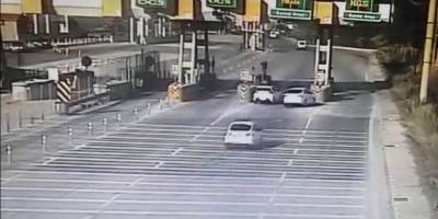 Aydın'da aracıyla önüne geçtiği otomobilin gişeye çarpmasına neden olan sürücü tutuklandı