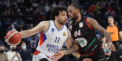 Anadolu Efes: 87 - Pınar Karşıyaka: 64