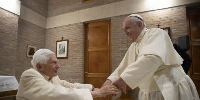 Emerit Papa 16. Benedict, komplo teoricilerini ikna çabasında: Tek bir papa var