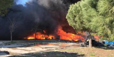Manisa'da çıkan yangında, yükselen dumanlar şehri kapladı