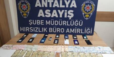 Çatıdan girip evi talan etti