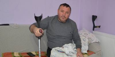 Arkadaş kavgasını ayırmak isteyen muhtar silahla vuruldu