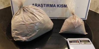Ankara’da sindirim ve boşaltım sistemlerinden 800 gram uyuşturucu madde çıkarılan 2 yabancı uyruklu gözaltına alındı