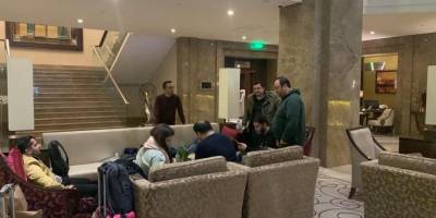 Bombalar patlayınca sığınağa alındılar