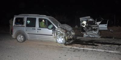 Otomobil ile hafif ticari araç çarpıştı: 1 ölü, 1 ağır yaralı