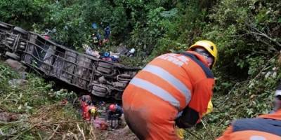 Bolivya'da otobüs uçuruma yuvarlandı: 21 ölü, 20 yaralı