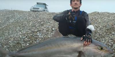 Antalya’da lise öğrencisinin oltasına boyu kadar balık takıldı