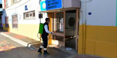 Çiğli’de yüz yüze eğitim için dezenfekte çalışmaları sürüyor