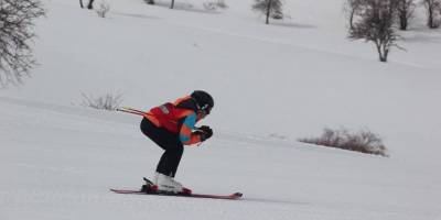 Kop Kayak Merkezi'nde düzenlenen kayak yarışları nefes kesti