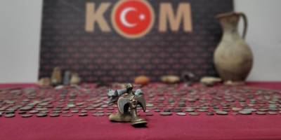 İzmir'de 631 adet tarihi eser ele geçirildi