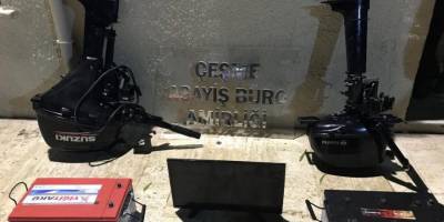 Çeşme'de teknelerden hırsızlık yapan zanlılar yakalandı