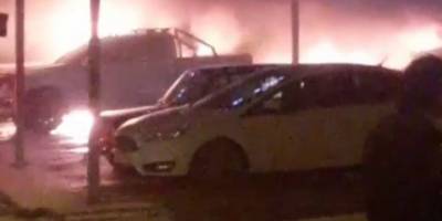 Oto galeride yangın çıktı lüks otolar alev alev yandı