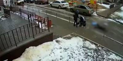 Rusya’da balkondan bakan kişi 5 aylık bebeğin üzerine düştü: 2 ölü