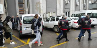 İzmir merkezli internet dolandırıcılığı operasyonu: 5 tutuklama