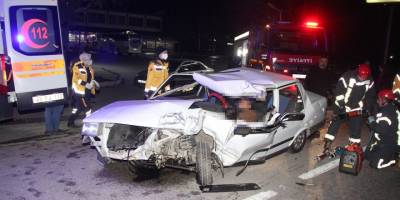 Otomobil tıra arkadan çarptı, sıkışan sürücü yaşamını yitirdi