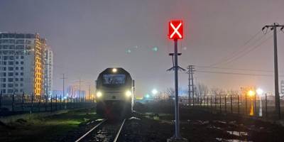 Diyarbakır’da trenin çarptığı genç kız ağır yaralandı