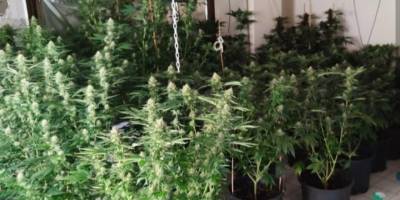 İzmir'de uyuşturucu imal edilen eve baskın