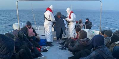 Ayvalık açıklarında 30 düzensiz göçmen kurtarıldı