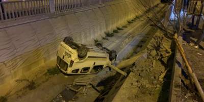 Sultanbeyli’de araç kanala uçtu: 1 kişi yaralı