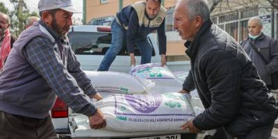 Buca Belediyesinden çiftçiye gübre desteği