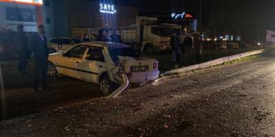 TIR, otomobilleri biçti: 3 yaralı