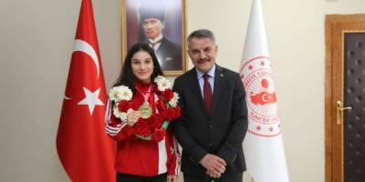 Barut, 50 kiloda büyük kadınlar kategorisinde Türkiye şampiyonu oldu