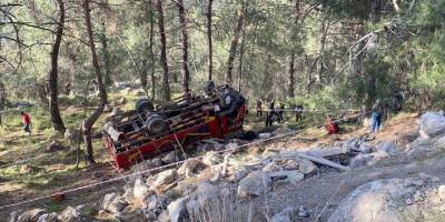 Muğla'da şarampole yuvarlanan kamyonetteki 1 kişi öldü