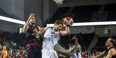 Türk Telekom: 72 - Pınar Karşıyaka: 71