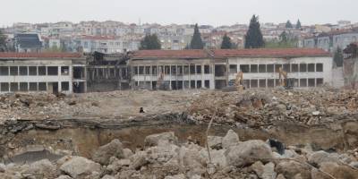 Buca Cezaevi'nin yerine yol, yeşil alan ve kapalı pazaryeri