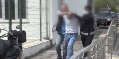 Adana'da komşusunu silahla öldüren, iki kişiyi yaralayan zanlı tutuklandı