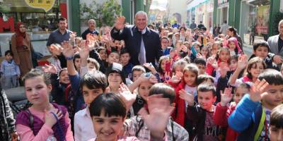 Efeler’de çocuklar bayram ediyor