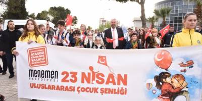 Menemen’de 23 nisan kutlamaları renkli kortejle başladı