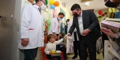 Başkan Kılıç’tan hastanedeki çocuklara 23 Nisan sürprizi