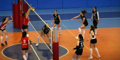 Nevşehir Belediyespor Kadın Voleybol takımı, Antalyaspor’u rahat geçti