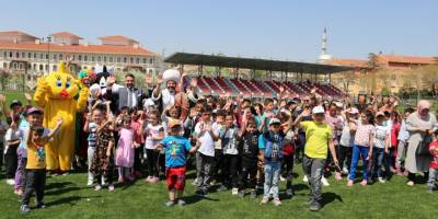 Dünyanın merkezinde “Çocuk Şenliği” başladı