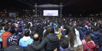 Stada giremeyen binlerce taraftar dev ekranlardan maçı izlediler