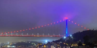 İstanbul’da köprüler Trabzonspor’un renkleriyle ışıklandırıldı