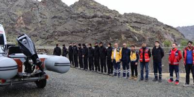 Oltu Çayı'nda kaybolan şahsı arama çalışmaları bayramda da devam ediyor