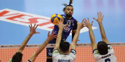 Voleybol: AXA Sigorta Efeler Ligi play-off 3-4'üncülük etabı