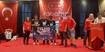 İzmirli öğrenciler Robotex Turkey'de 3 madalya kazandı