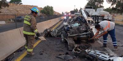 Meksika'da mısır yüklü kamyonla çarpıştı: 2 ölü