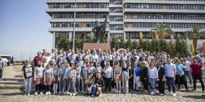 İzmirli gazeteciler Hasan Tahsin'i andı