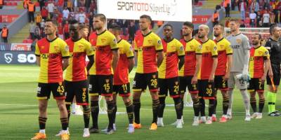 İzmir futbolu dibi gördü