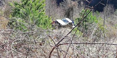 Direksiyon başında uyuyan sürücü, 25 metrelik uçuruma yuvarlandı