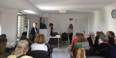 Çiğli'de kadınlar sağlıklı yaş alma seminerinde buluştu