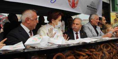 Meral Akşener İlkadım’ın Simit Şenliği’nde simit dağıttı