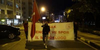 Uşak’ta 19 Mayıs coşkusu fener alayı ile sürdü