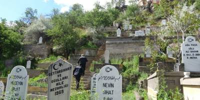 Liseli eski sevgililerin mezarlıktaki buluşması kanlı bitti: 1'i ağır 2 yaralı